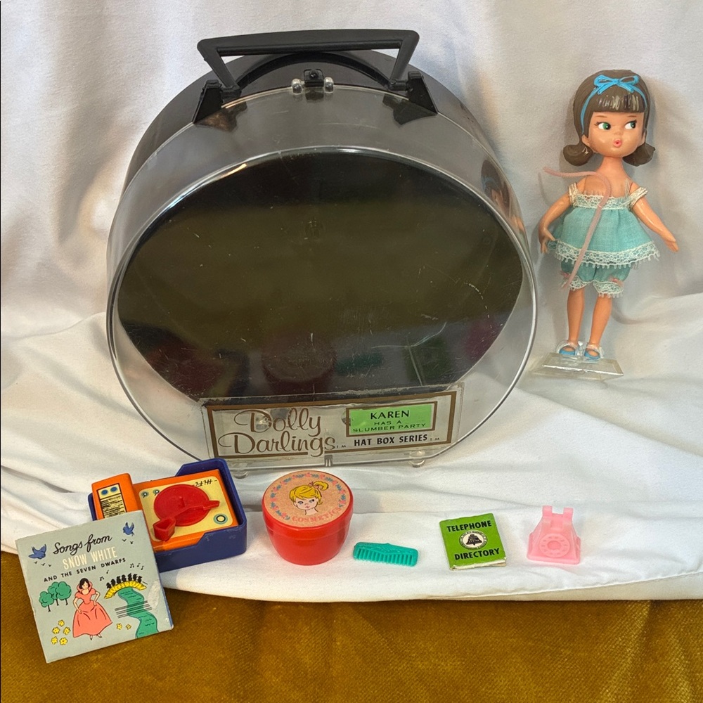 Hasbro Dolly Darlings Hat Box Series - Black and Blue